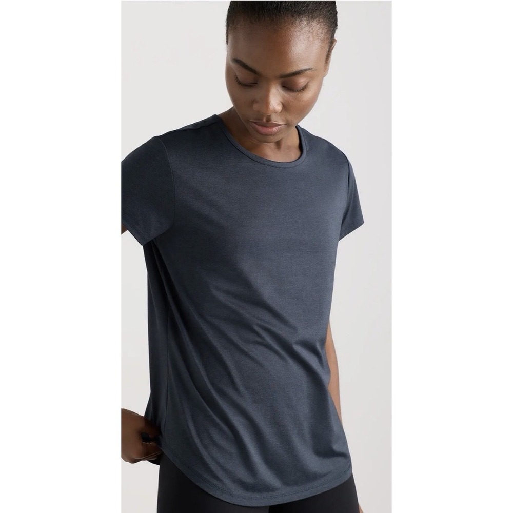 QUINCE Flowknit Breeze Tee Navy Short Sleeve Shirt Women's Small Athleisure